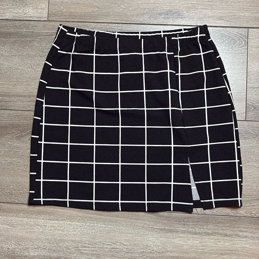 SHEIN black and white mini skirt with slit